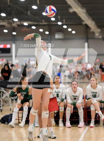 Thumbnail 2 in Sacred Heart Prep vs. Fossil Ridge (Nike Tournament of Champions – Southwest) photogallery.