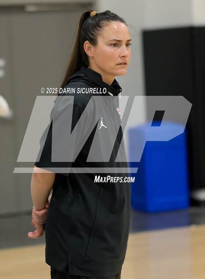 Thumbnail 2 in Sacred Heart Prep vs. Fossil Ridge (Nike Tournament of Champions – Southwest) photogallery.