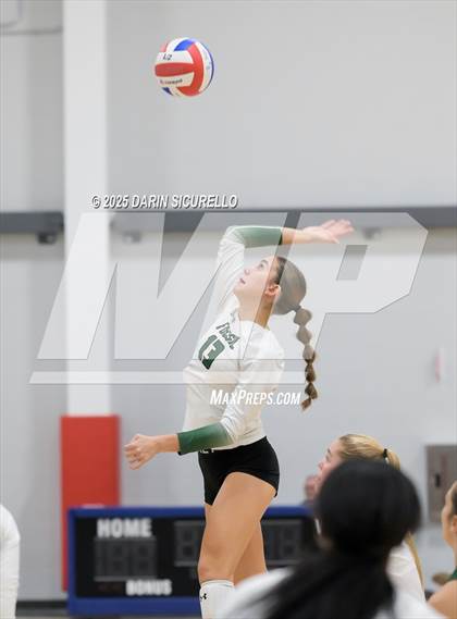 Thumbnail 2 in Sacred Heart Prep vs. Fossil Ridge (Nike Tournament of Champions – Southwest) photogallery.