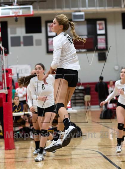 Thumbnail 2 in Archbishop Mitty vs. Bishop Manogue (Varsity Stockton Classic) photogallery.