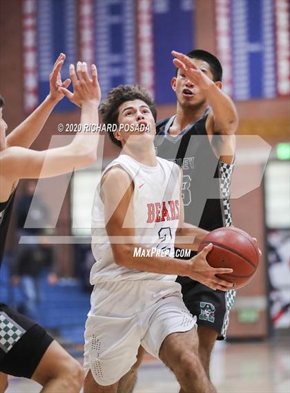 Thumbnail 3 in Selma vs. Reedley (Central Valley Showcase) photogallery.