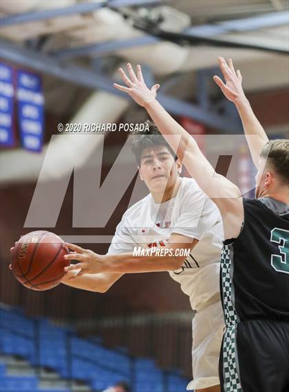 Thumbnail 1 in Selma vs. Reedley (Central Valley Showcase) photogallery.
