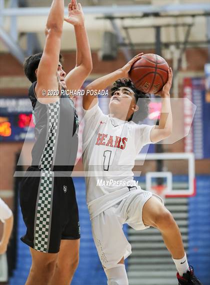 Thumbnail 1 in Selma vs. Reedley (Central Valley Showcase) photogallery.
