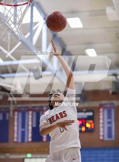 Thumbnail 2 in Selma vs. Reedley (Central Valley Showcase) photogallery.