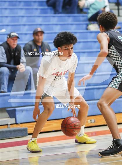 Thumbnail 2 in Selma vs. Reedley (Central Valley Showcase) photogallery.