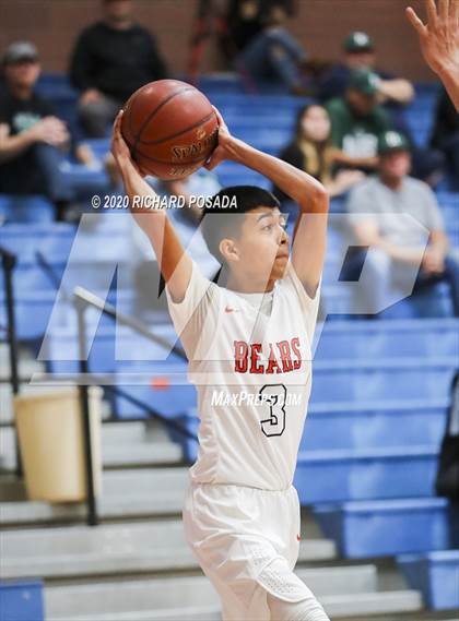 Thumbnail 3 in Selma vs. Reedley (Central Valley Showcase) photogallery.
