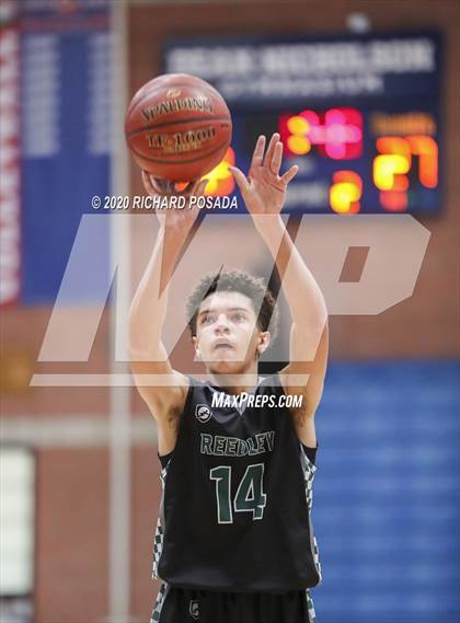 Thumbnail 1 in Selma vs. Reedley (Central Valley Showcase) photogallery.