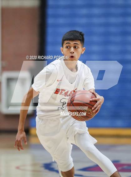 Thumbnail 2 in Selma vs. Reedley (Central Valley Showcase) photogallery.
