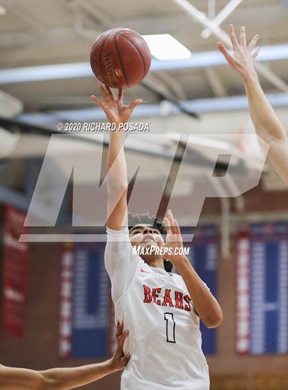 Thumbnail 2 in Selma vs. Reedley (Central Valley Showcase) photogallery.