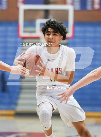 Thumbnail 3 in Selma vs. Reedley (Central Valley Showcase) photogallery.