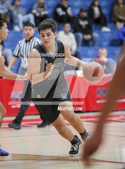 Thumbnail 3 in Selma vs. Reedley (Central Valley Showcase) photogallery.