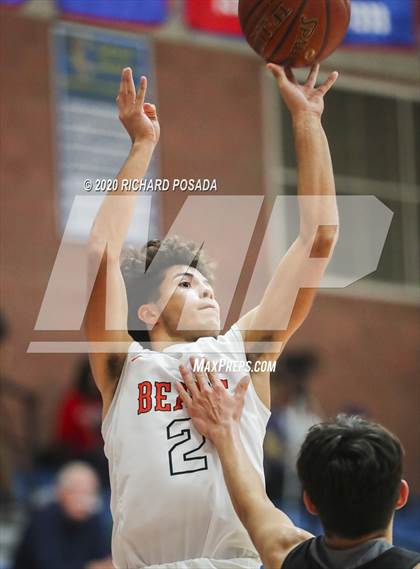 Thumbnail 2 in Selma vs. Reedley (Central Valley Showcase) photogallery.