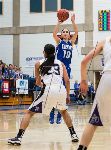 Thumbnail 2 in Fremont vs. Riverton (UHSAA 5A Semifinal) photogallery.