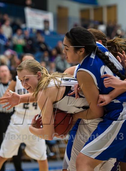 Thumbnail 2 in Fremont vs. Riverton (UHSAA 5A Semifinal) photogallery.
