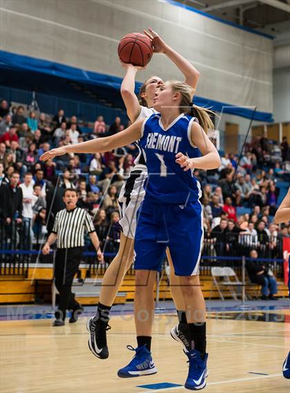 Thumbnail 2 in Fremont vs. Riverton (UHSAA 5A Semifinal) photogallery.