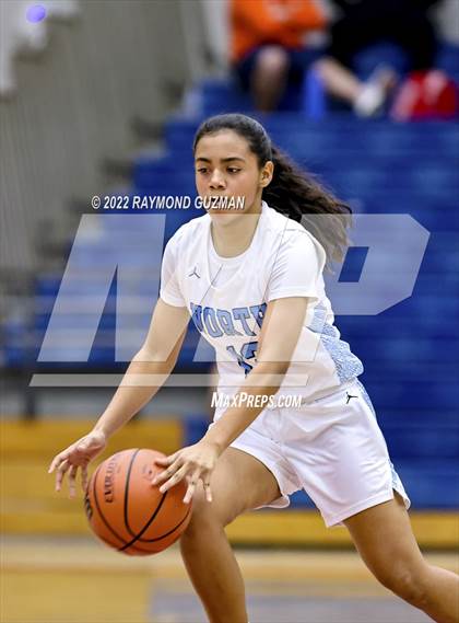 Thumbnail 1 in Clovis North vs. Righetti photogallery.