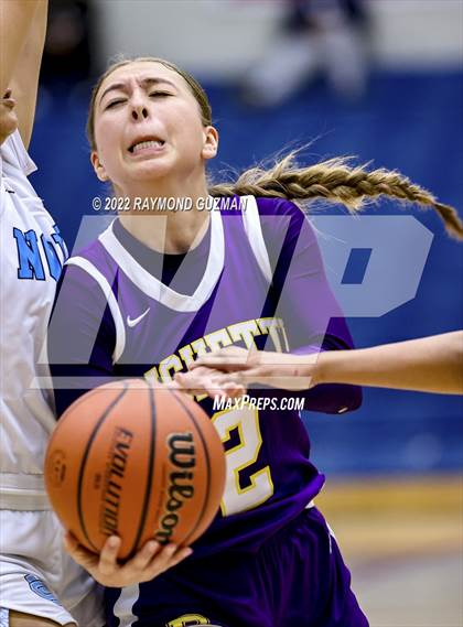 Thumbnail 3 in Clovis North vs. Righetti photogallery.