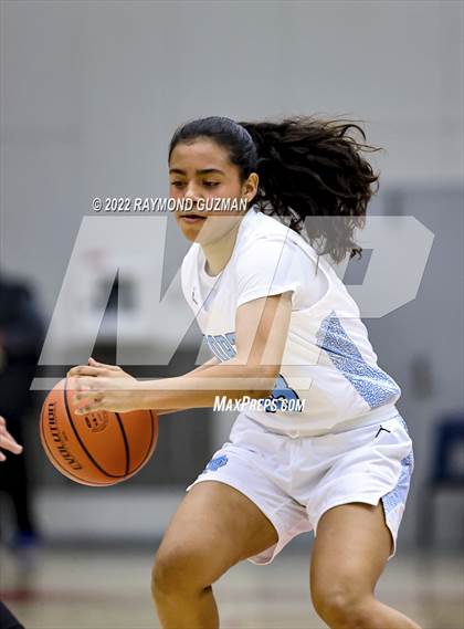 Thumbnail 2 in Clovis North vs. Righetti photogallery.