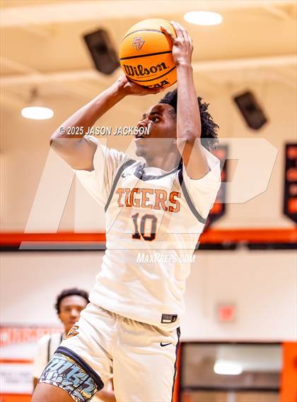 Thumbnail 1 in Lumberton @ South View photogallery.