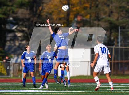 Thumbnail 2 in Hall vs. Darien (CIAC Class LL Round 1) photogallery.