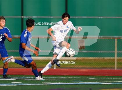 Thumbnail 2 in Hall vs. Darien (CIAC Class LL Round 1) photogallery.