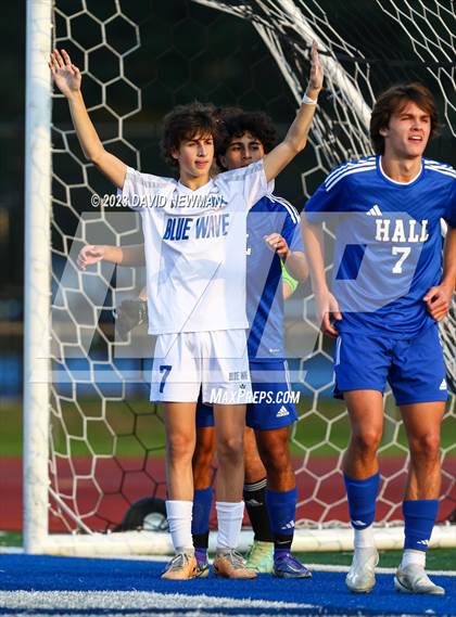 Thumbnail 3 in Hall vs. Darien (CIAC Class LL Round 1) photogallery.