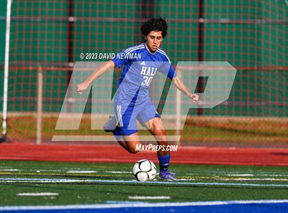 Thumbnail 3 in Hall vs. Darien (CIAC Class LL Round 1) photogallery.