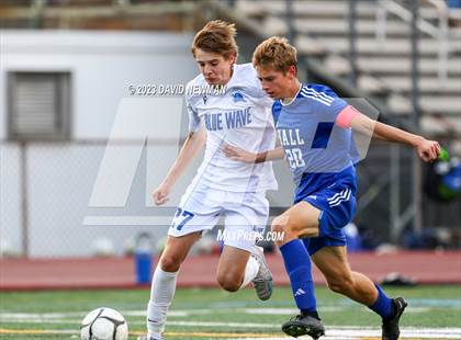 Thumbnail 2 in Hall vs. Darien (CIAC Class LL Round 1) photogallery.