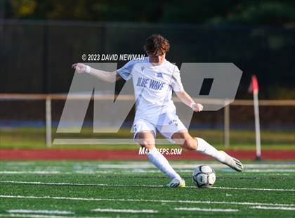 Thumbnail 3 in Hall vs. Darien (CIAC Class LL Round 1) photogallery.