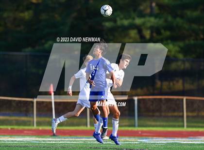 Thumbnail 2 in Hall vs. Darien (CIAC Class LL Round 1) photogallery.