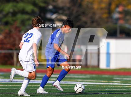 Thumbnail 2 in Hall vs. Darien (CIAC Class LL Round 1) photogallery.