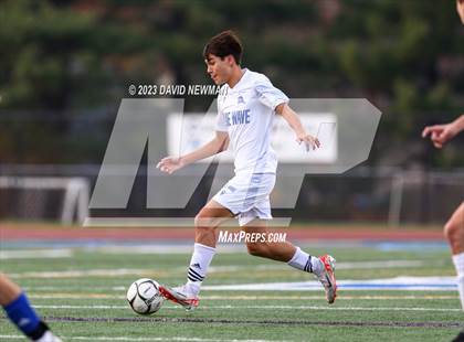 Thumbnail 2 in Hall vs. Darien (CIAC Class LL Round 1) photogallery.