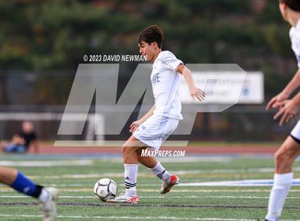 Thumbnail 3 in Hall vs. Darien (CIAC Class LL Round 1) photogallery.