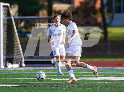 Thumbnail 2 in Hall vs. Darien (CIAC Class LL Round 1) photogallery.