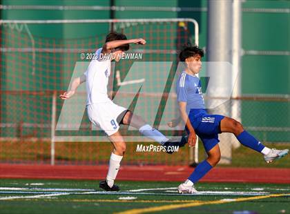 Thumbnail 3 in Hall vs. Darien (CIAC Class LL Round 1) photogallery.