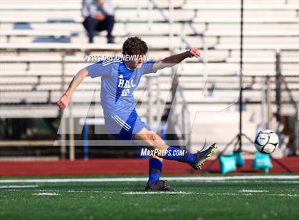 Thumbnail 1 in Hall vs. Darien (CIAC Class LL Round 1) photogallery.