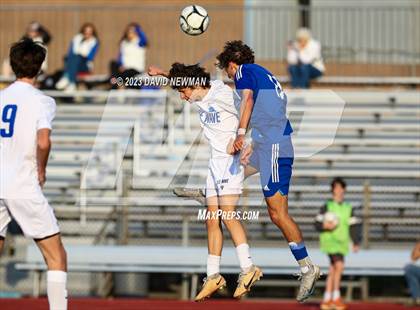 Thumbnail 3 in Hall vs. Darien (CIAC Class LL Round 1) photogallery.