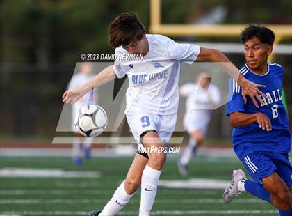Thumbnail 3 in Hall vs. Darien (CIAC Class LL Round 1) photogallery.