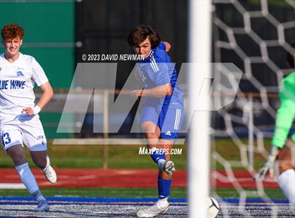 Thumbnail 3 in Hall vs. Darien (CIAC Class LL Round 1) photogallery.