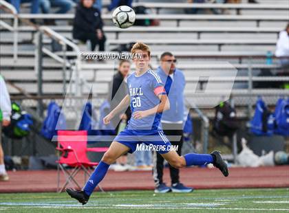 Thumbnail 2 in Hall vs. Darien (CIAC Class LL Round 1) photogallery.