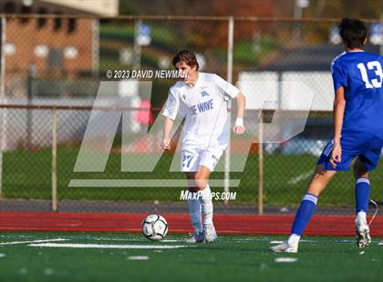 Thumbnail 2 in Hall vs. Darien (CIAC Class LL Round 1) photogallery.