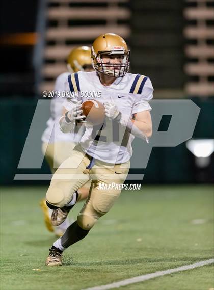 Thumbnail 2 in Kelso vs. O'Dea (WIAA 3A Second Round) photogallery.