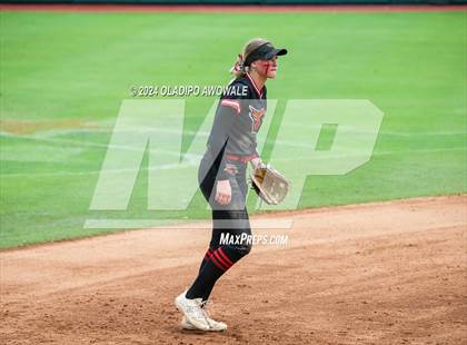 Thumbnail 1 in Melissa vs. Harlingen South (UIL 5A Softball Final) photogallery.