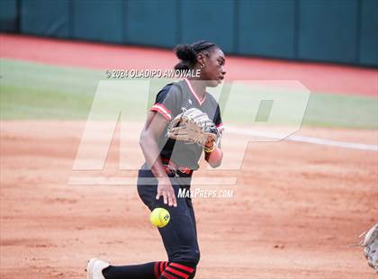 Thumbnail 1 in Melissa vs. Harlingen South (UIL 5A Softball Final) photogallery.