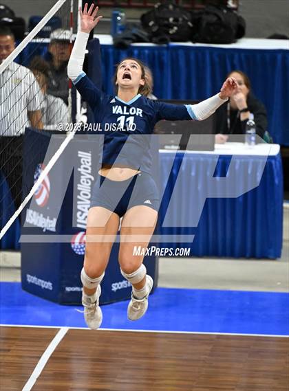 Thumbnail 3 in Valor Christian vs. Grandview (CHSAA 5 A Round 2) photogallery.