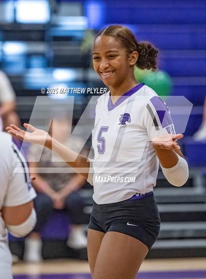 Thumbnail 2 in JV: Fayetteville Christian @ Village Christian Academy photogallery.