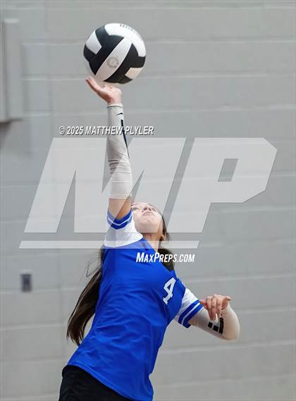 Thumbnail 2 in JV: Fayetteville Christian @ Village Christian Academy photogallery.