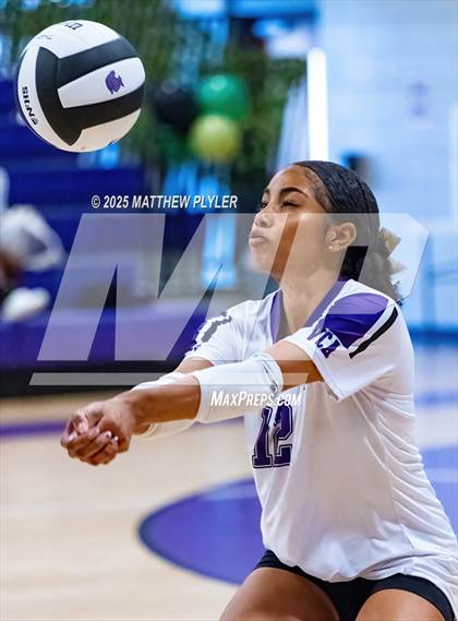 Thumbnail 3 in JV: Fayetteville Christian @ Village Christian Academy photogallery.