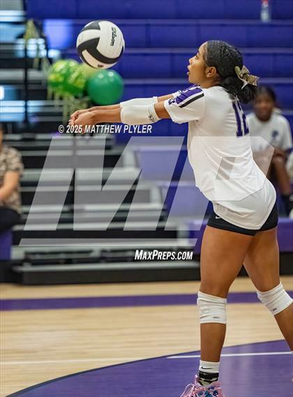 Thumbnail 1 in JV: Fayetteville Christian @ Village Christian Academy photogallery.