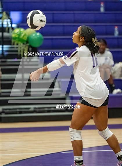 Thumbnail 3 in JV: Fayetteville Christian @ Village Christian Academy photogallery.